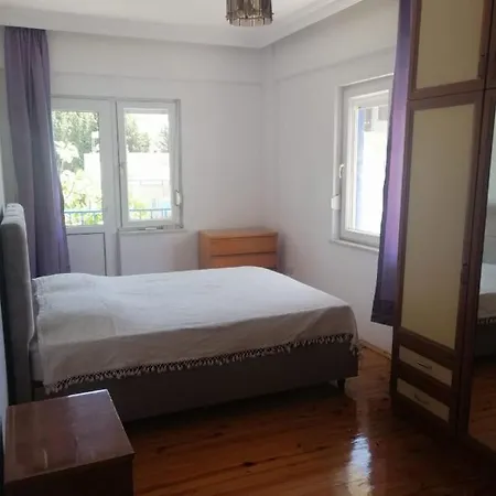 Side, Antalya Sahilde Deniz Manzarali Sahane