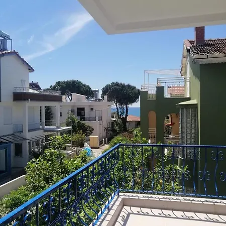 Side, Antalya Sahilde Deniz Manzarali Sahane