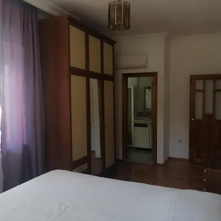 Side, Antalya Sahilde Deniz Manzarali Sahane